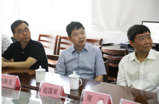 6月4日，省市场监管局党委委员、副局长，省药品监管局党组书记、局长徐润龙带队来公司开展“三服务”活动